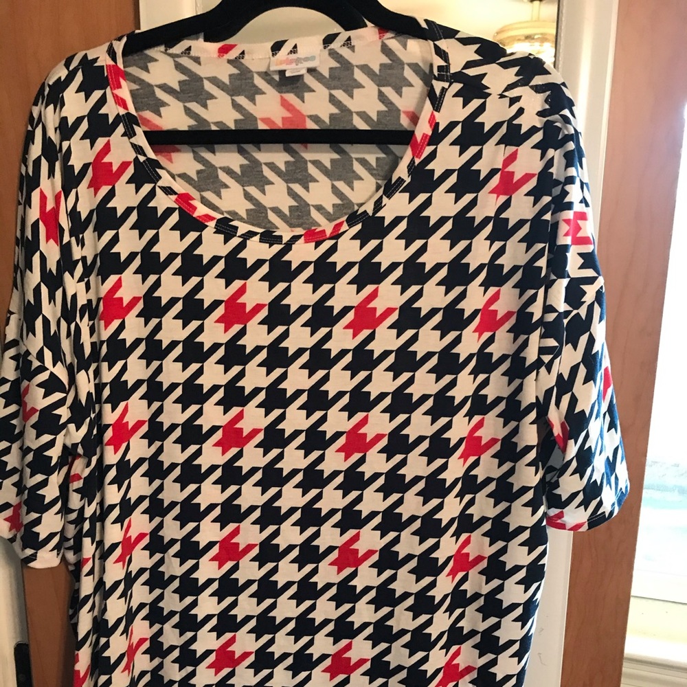 LuLaRoe red, white & navy blue 🎇 houndstooth Irma